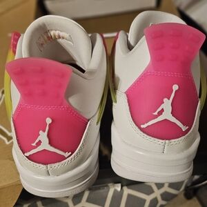 KIDS JORDANS